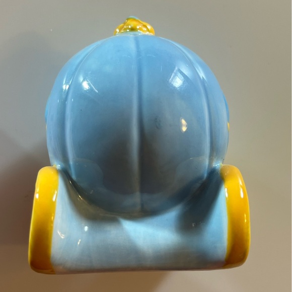 Disney Cinderella Carriage & Castle Salt and Pepper Shaker Set - Picture 12 of 16